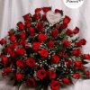 arreglo floral con 50 rosas rojas