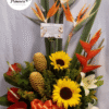 arreglo con anturios rojos, girasoles, heliconias