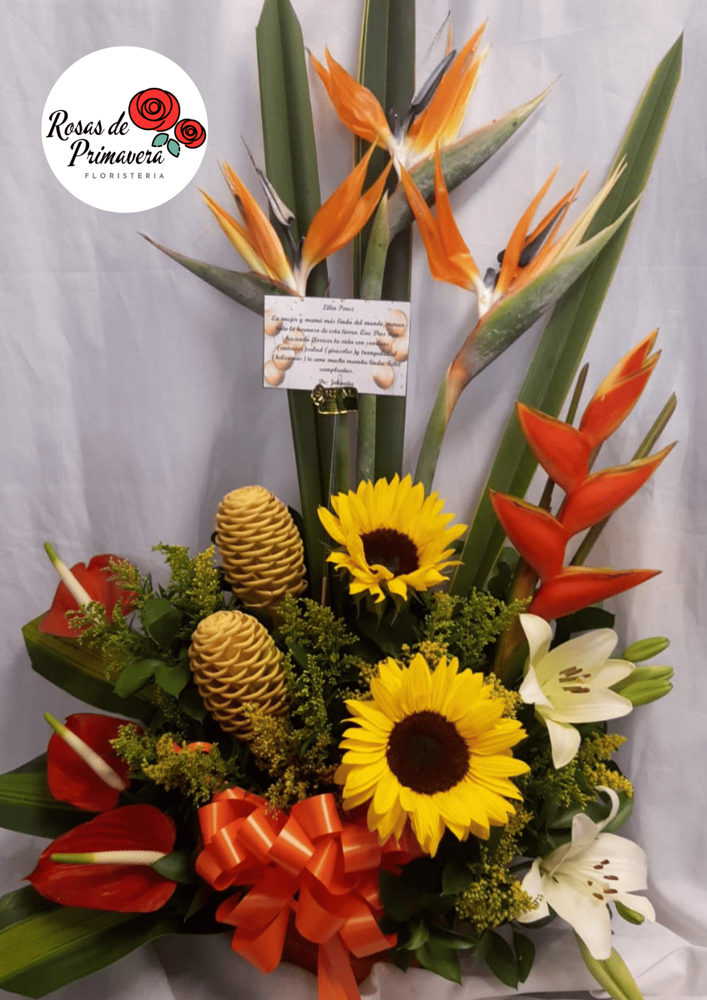 arreglo con anturios rojos, girasoles, heliconias