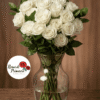 jarrón con 24 rosas blancas