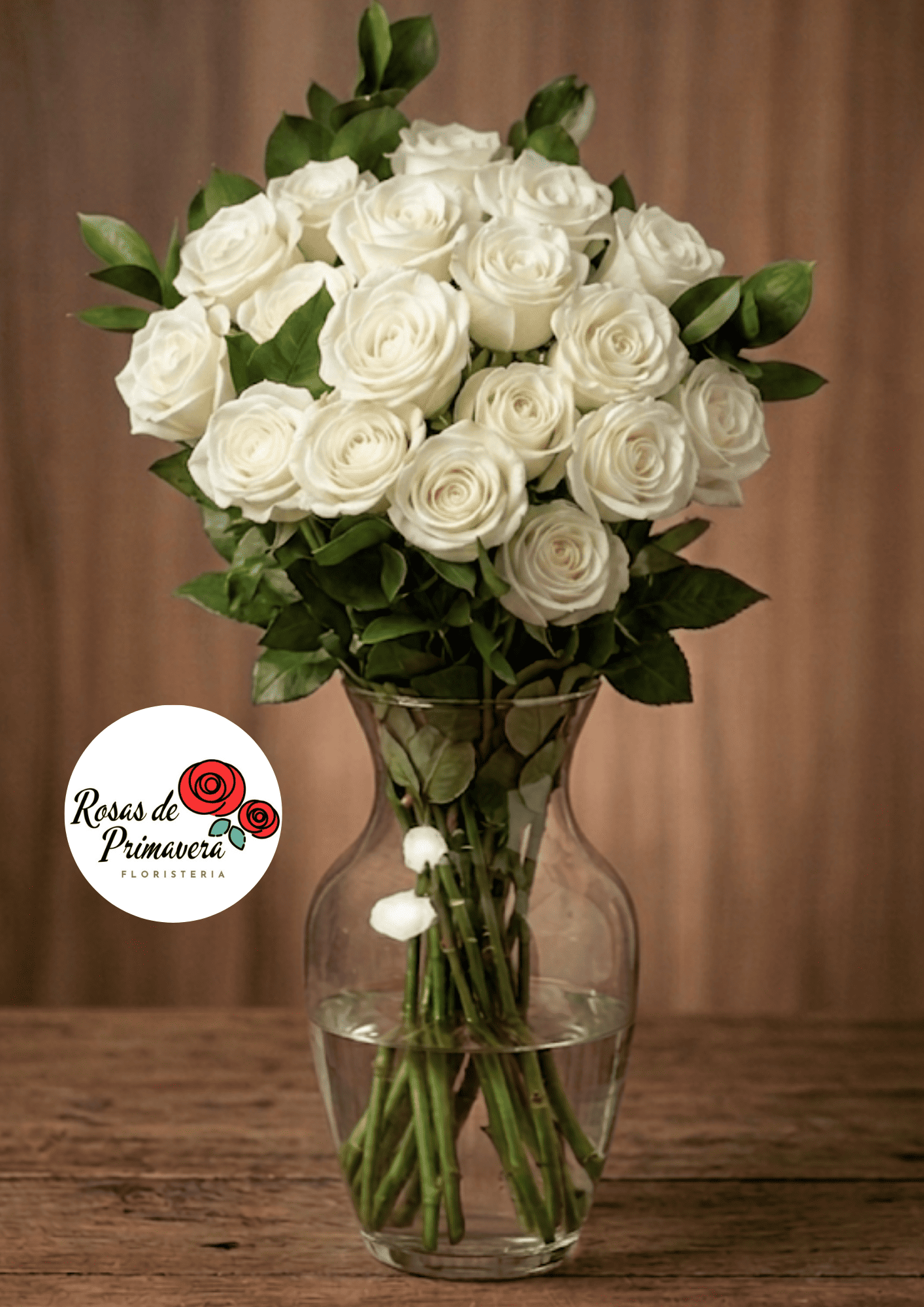 jarrón con 24 rosas blancas