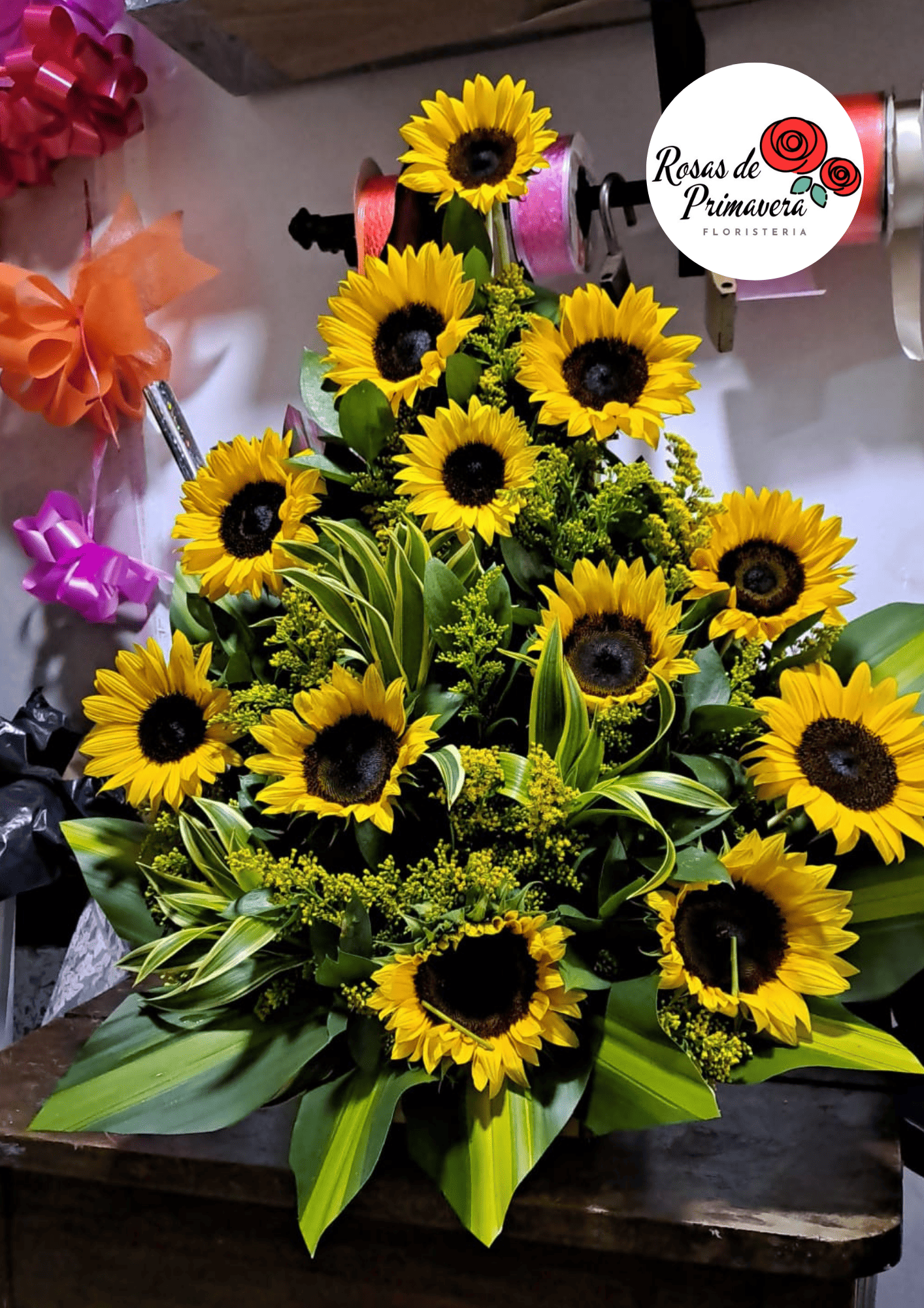 arreglo con 13 girasoles