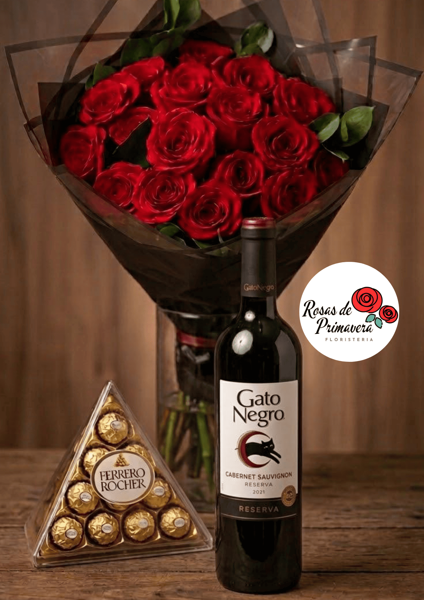 ramillete de rosas, vino y chocolates