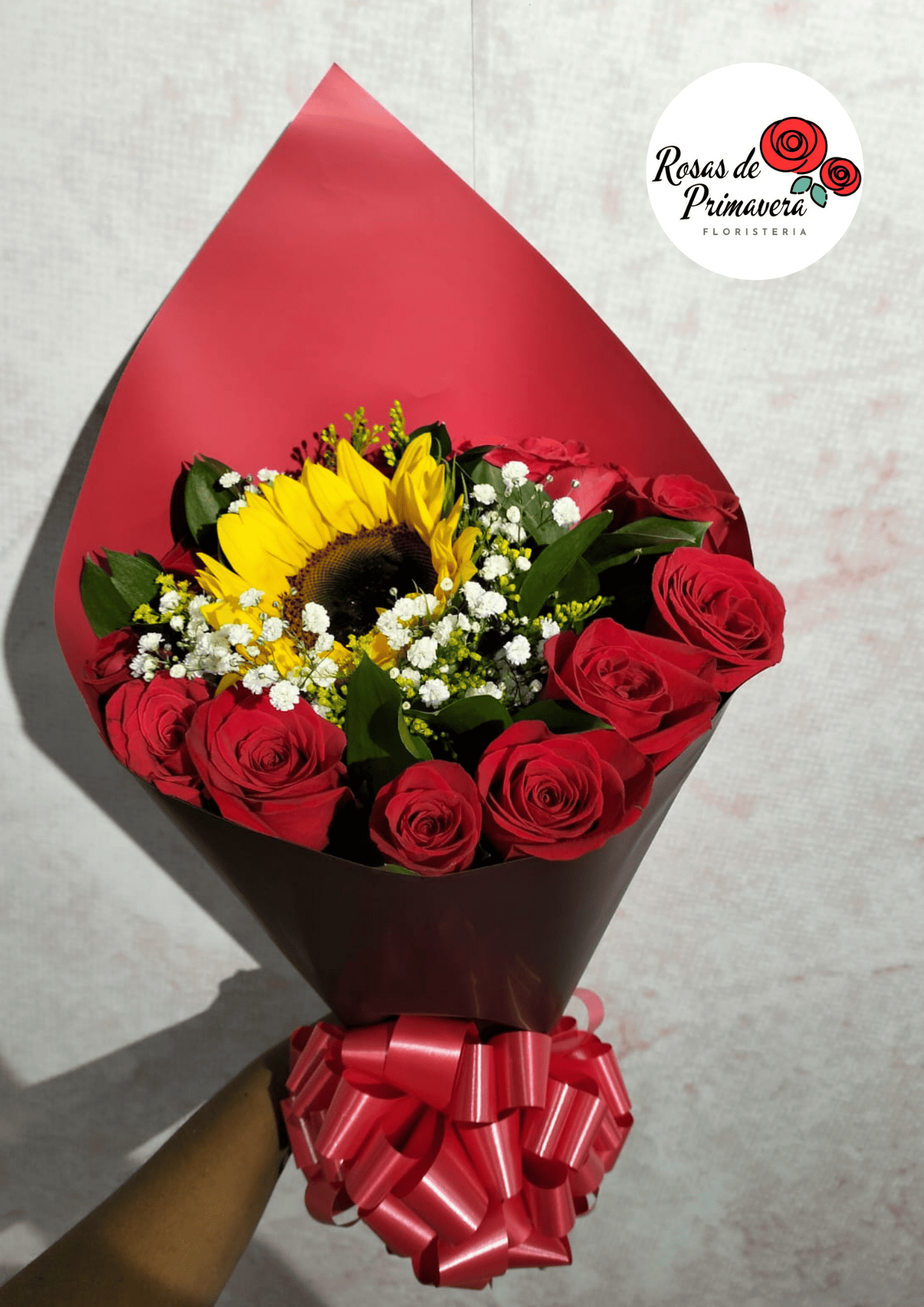ramillete de rosas y girasoles